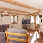 Haus Derra לינה וארוחת בוקר 3*