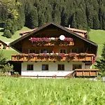לינה וארוחת בוקר Haus Derra