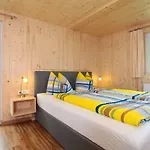 לינה וארוחת בוקר Haus Derra 3*