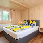לינה וארוחת בוקר Haus Derra 3*