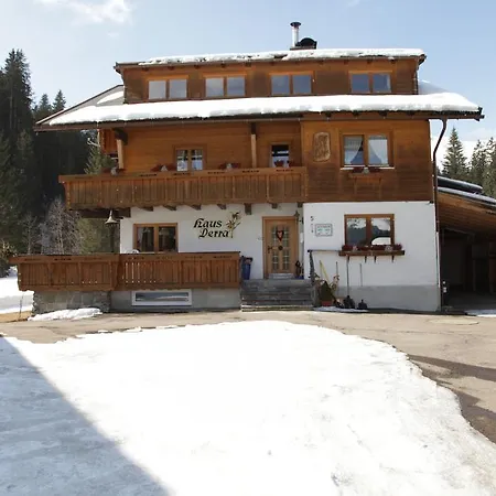 Bed & Breakfast Haus Derra 3*