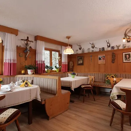 Haus Derra Bed & Breakfast Mittelberg