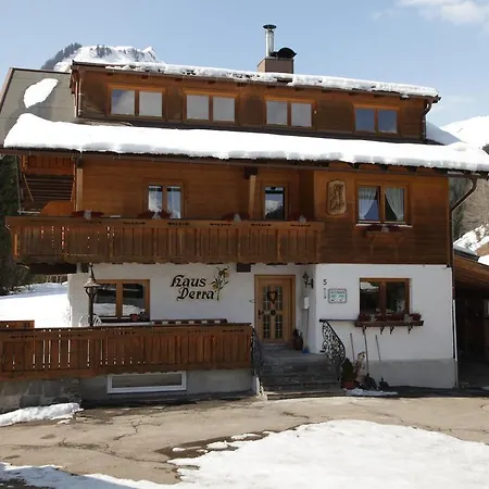 Haus Derra Bed & Breakfast 3*